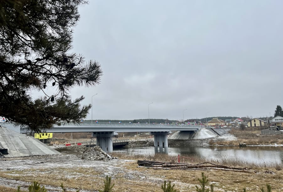 Свердловская область: в историческом селе Маминское запущено движение по мосту через реку Исеть